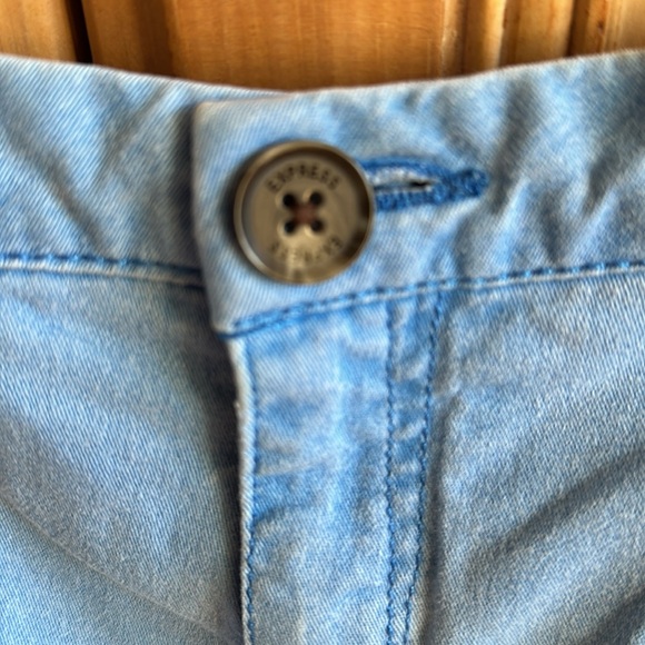 EXPRESS. Shorts. Size 10 - Picture 2 of 4